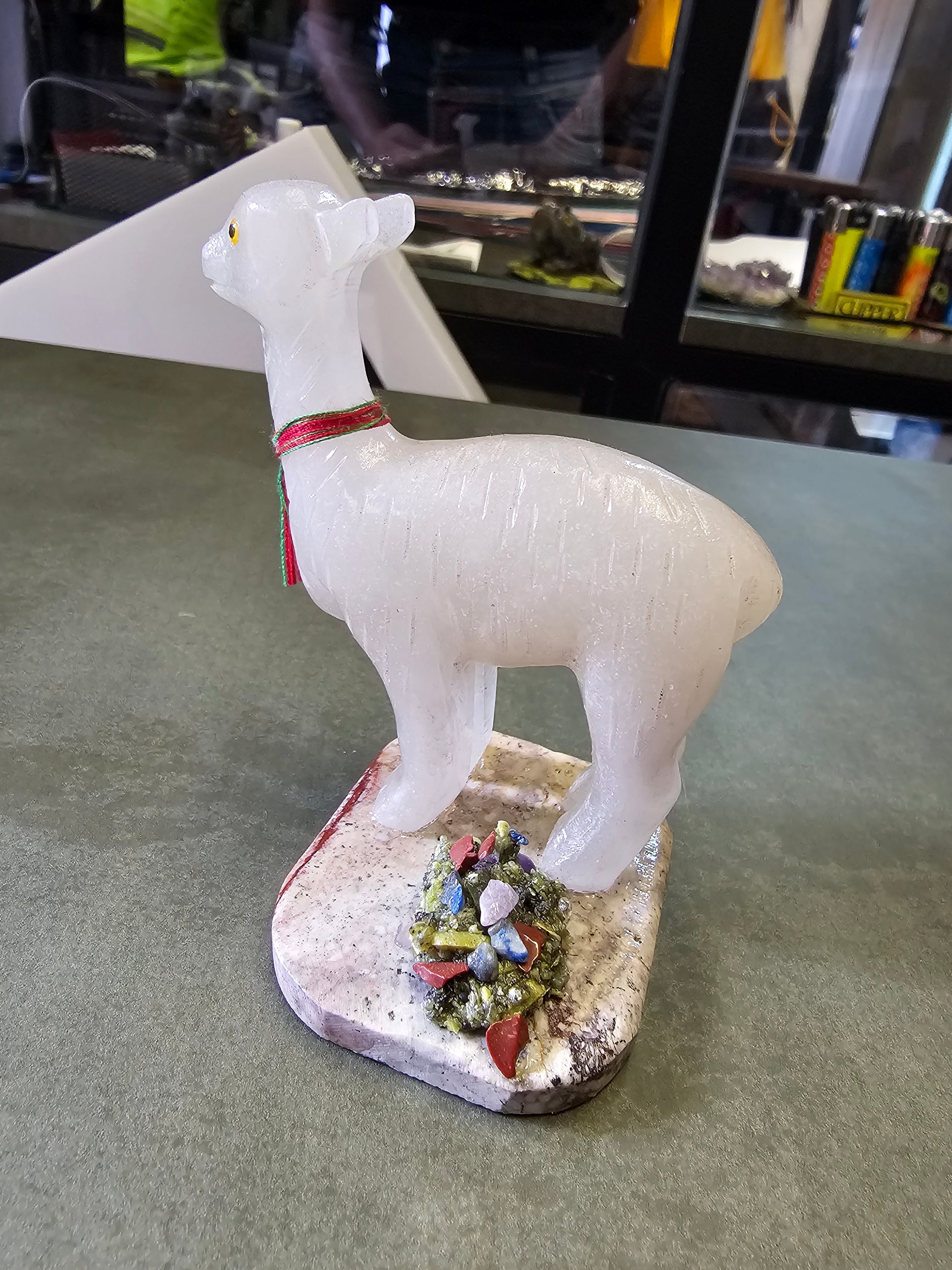 ADORNOS VICUÑA ANDINA – TALLADAS EN PIEDRA NATURAL - CONECTANDO CON LAS RAÍCES DE LOS ANDES - 8.1CM