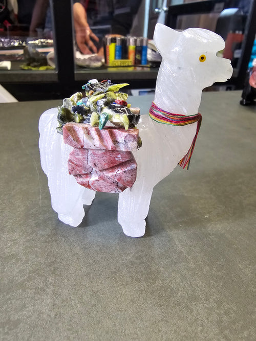 ADORNO ALPACA DE LA TIERRA – EN HONOR A SU CONEXCIÓN CON LA PACHAMAMA Y LA NATURALEZA - 17.CM