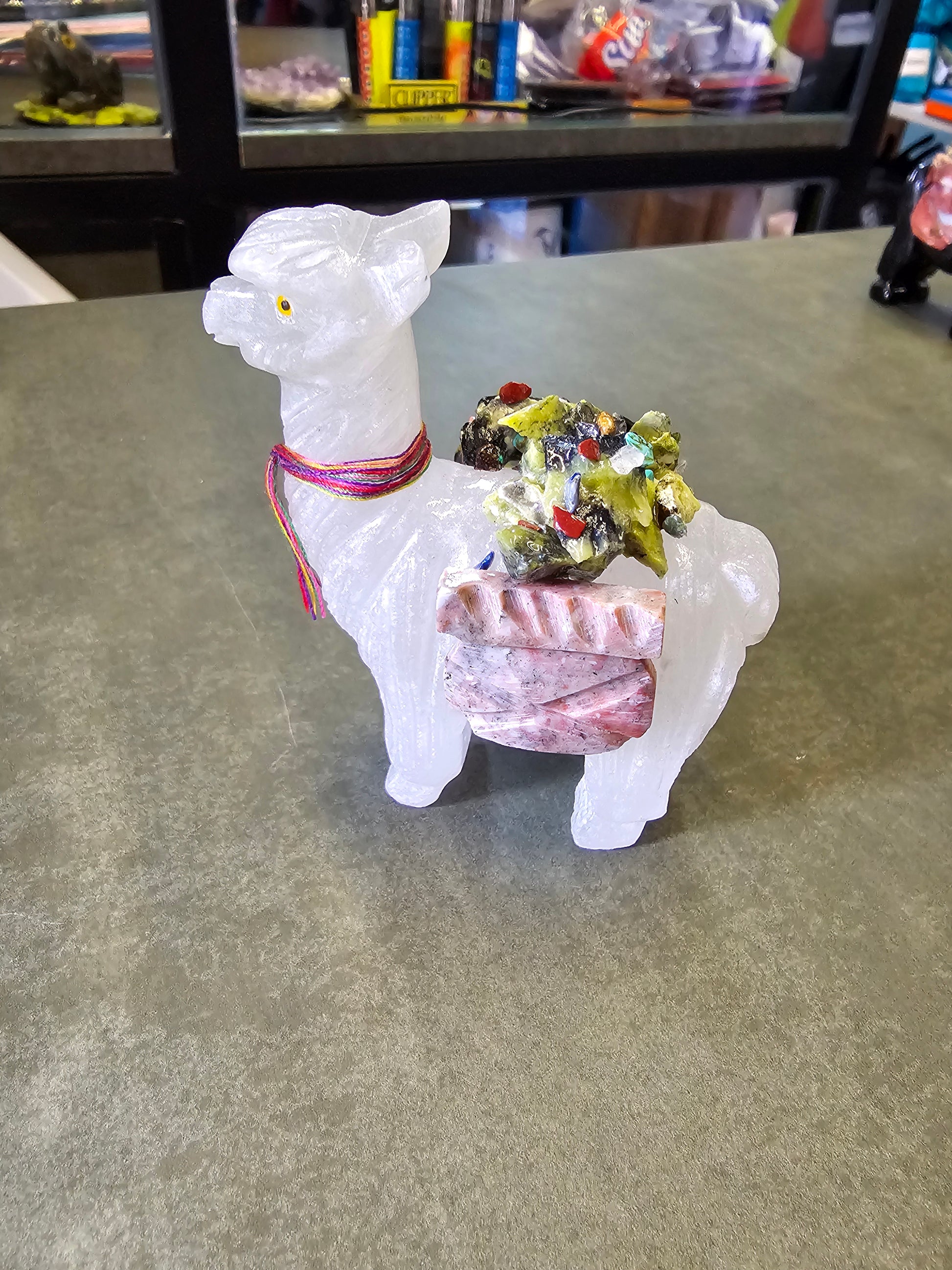 ADORNO ALPACA DE LA TIERRA – EN HONOR A SU CONEXCIÓN CON LA PACHAMAMA Y LA NATURALEZA - 17.CM
