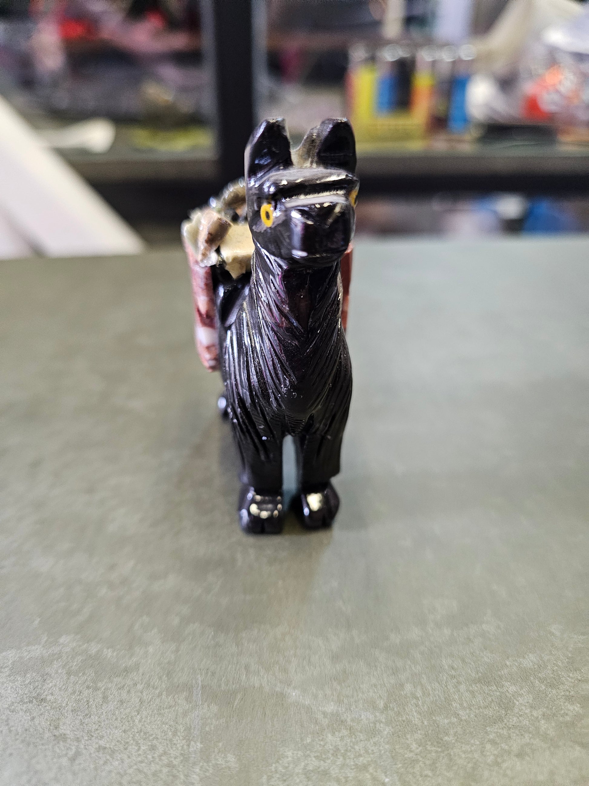 ADORNO LLAMA SAGRADA – TALLADA EN PIEDRA NATURAL - REPRESENTA LA CONEXIÓN CON LOS ANDES Y LA ESPIRITUALIDAD - 8.CM