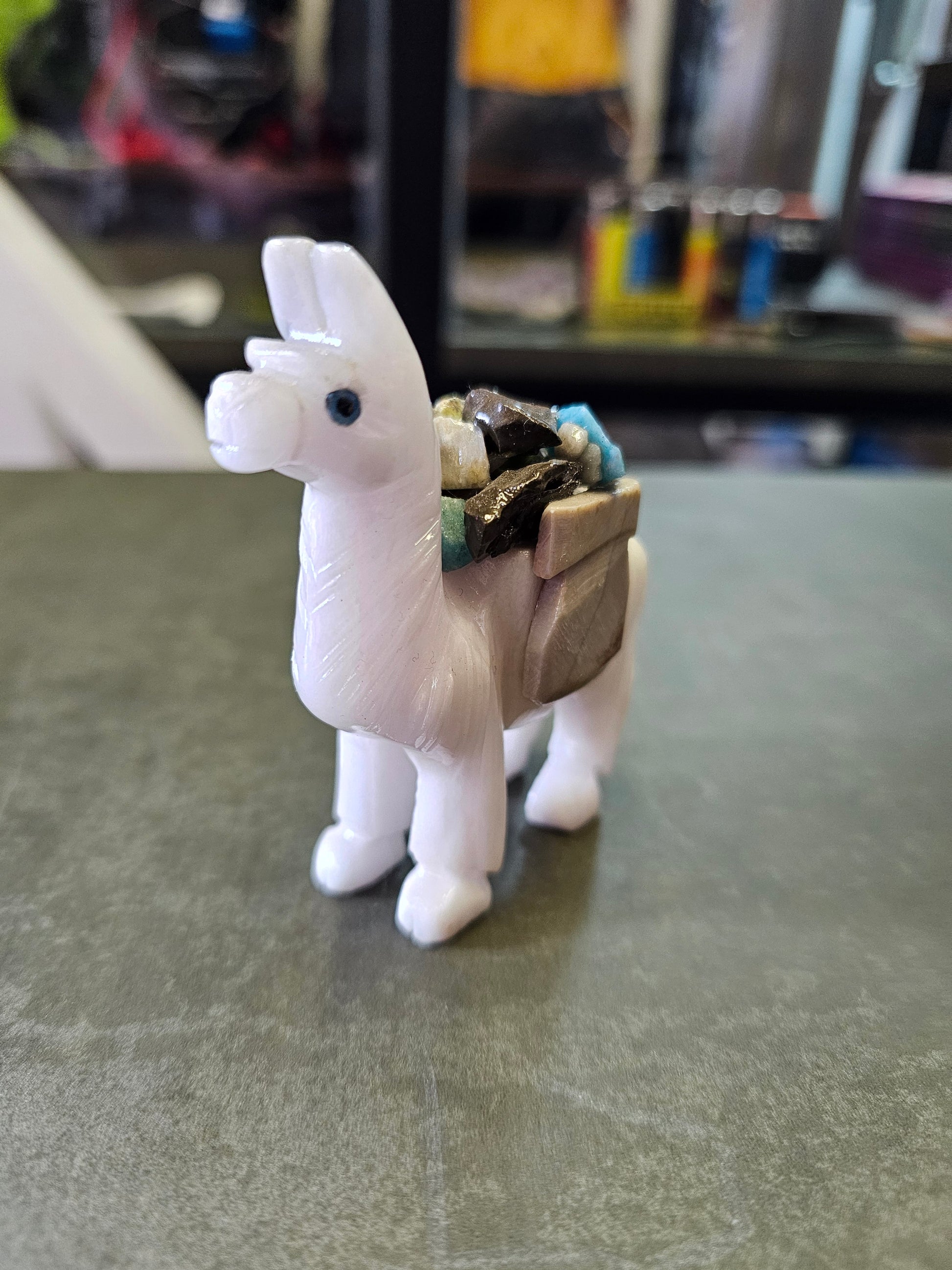 ADORNO LLAMA DEL SOL – TALLADA EN PIEDRA NATURAL - INSPIRADO EN LA ENERGÍA Y VITALIDAD DEL INTI - 4.CM