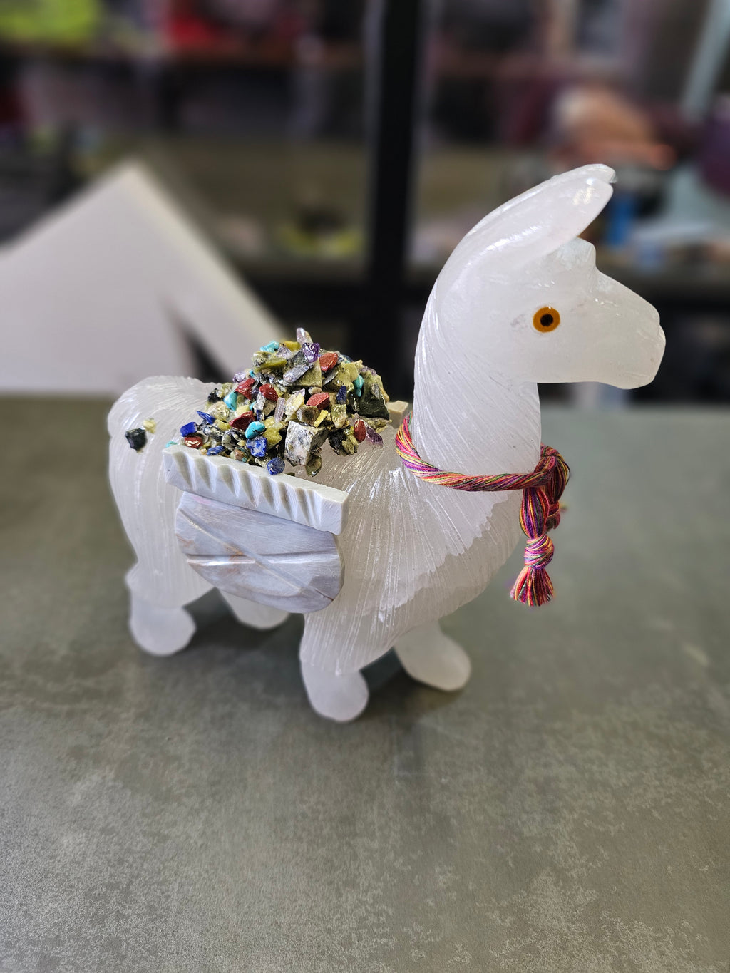 ADORNO LLAMA SAGRADA – SIMBOLIZA LA SABIDURÍA Y LA GUÍA ESPERITUAL - 17.5.CM