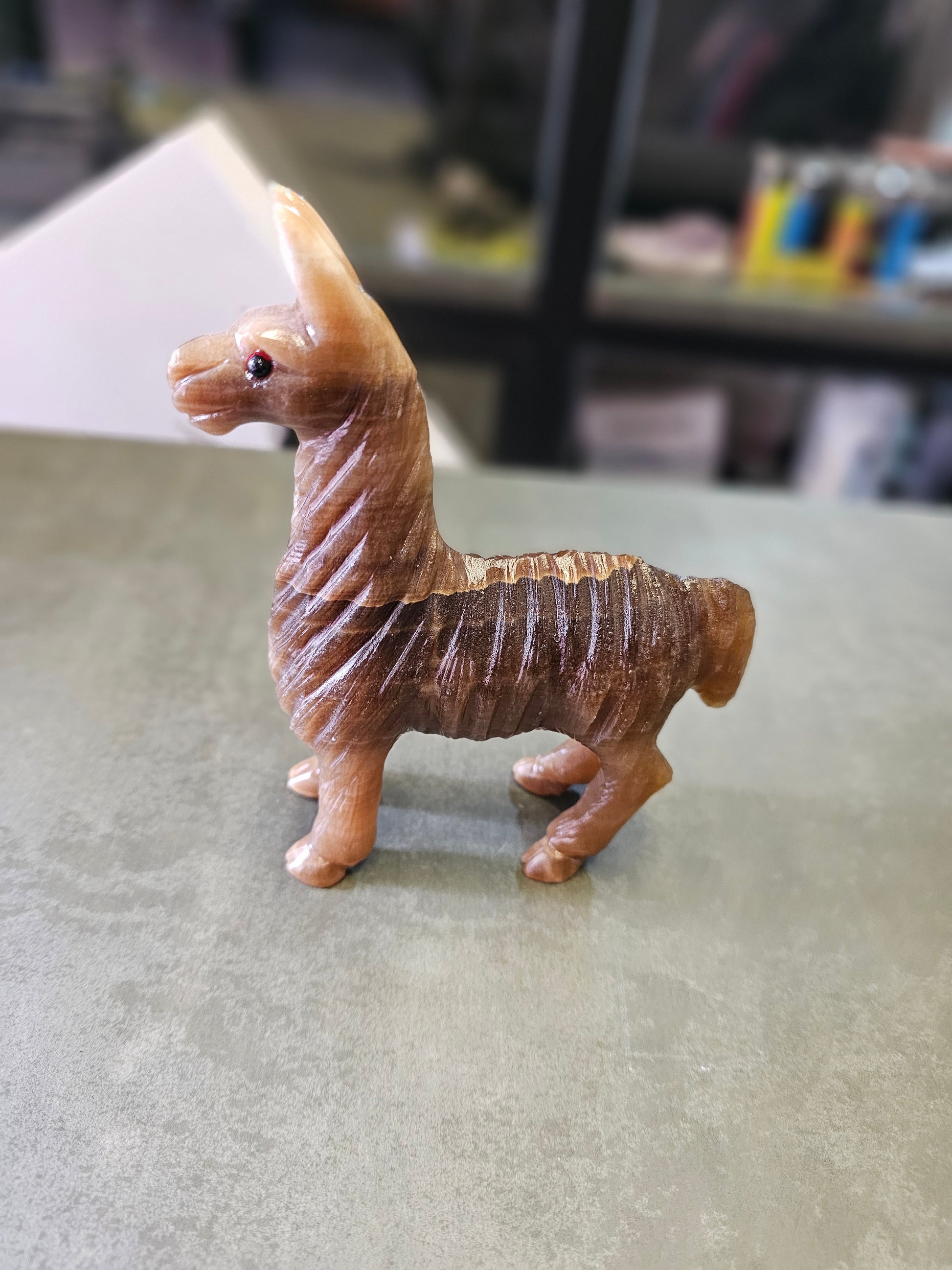 LLAMITA ADORNO  GRANDE TALLADA Y CON UN MEJOS DISEÑO 15 CM