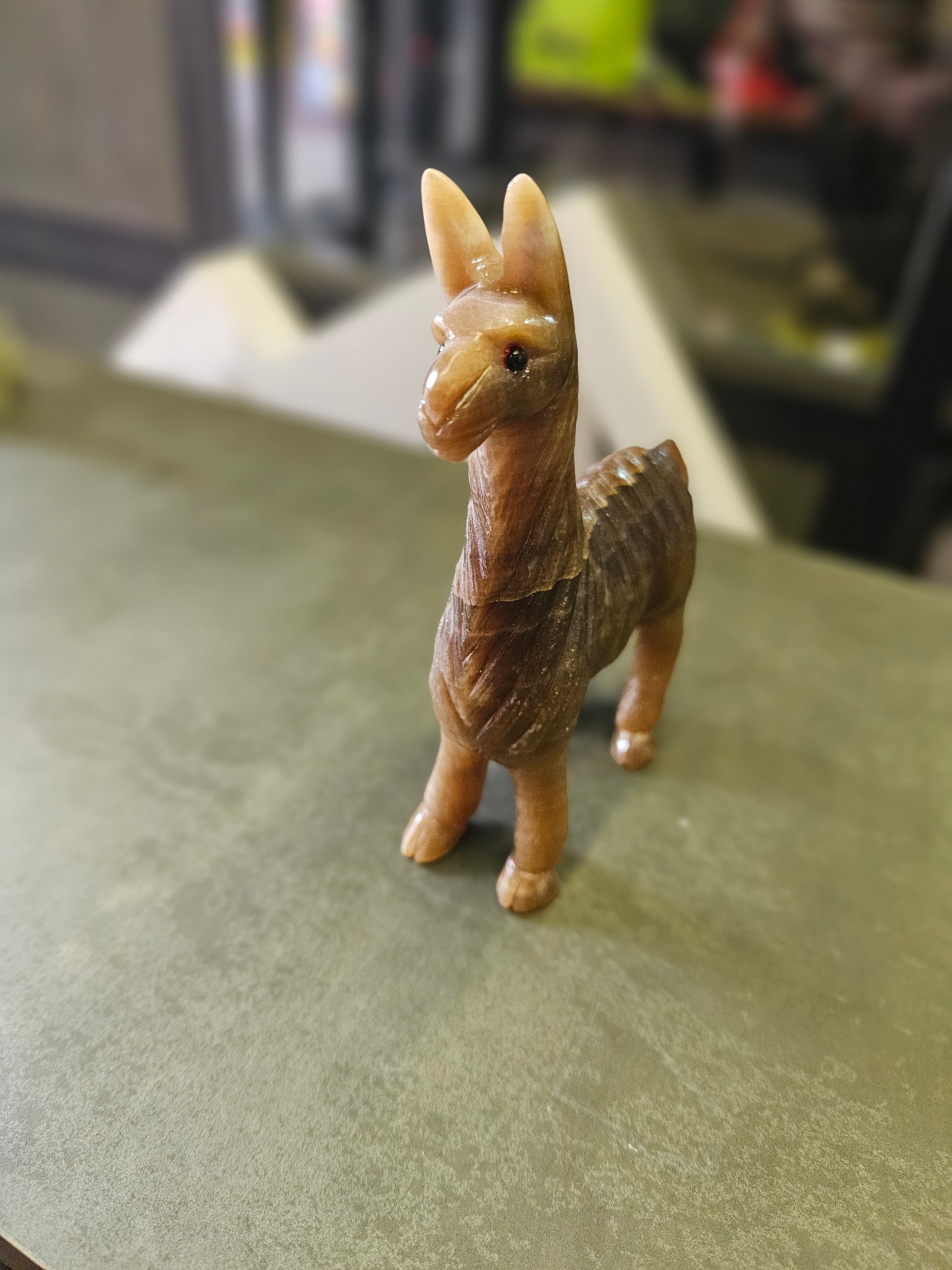 LLAMITA ADORNO  GRANDE TALLADA Y CON UN MEJOS DISEÑO 15 CM
