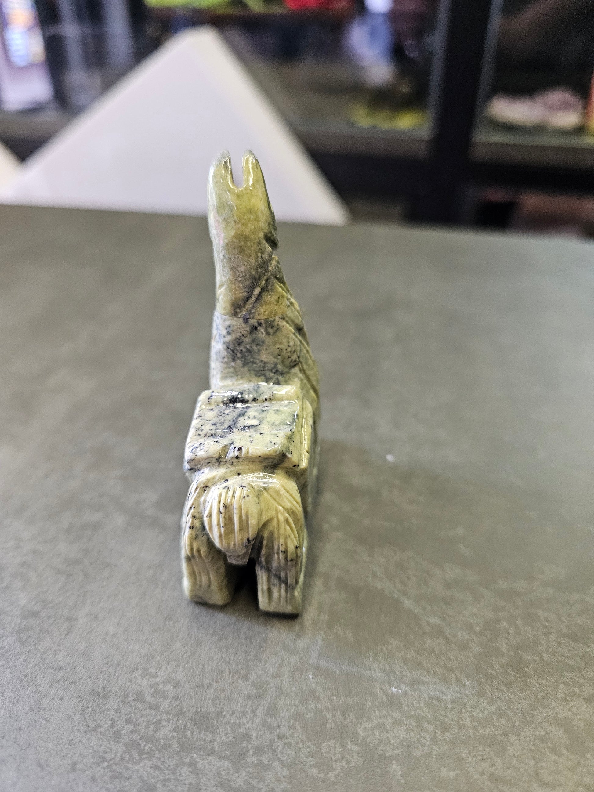 ADORNO LLAMA VIAJERA ANDINA – INSPIRADA EN EL ROL DE LAS LLAMAS COMO COMPAÑERAS EN LOS CAMINOS MONTAÑOSOS - 7.5CM