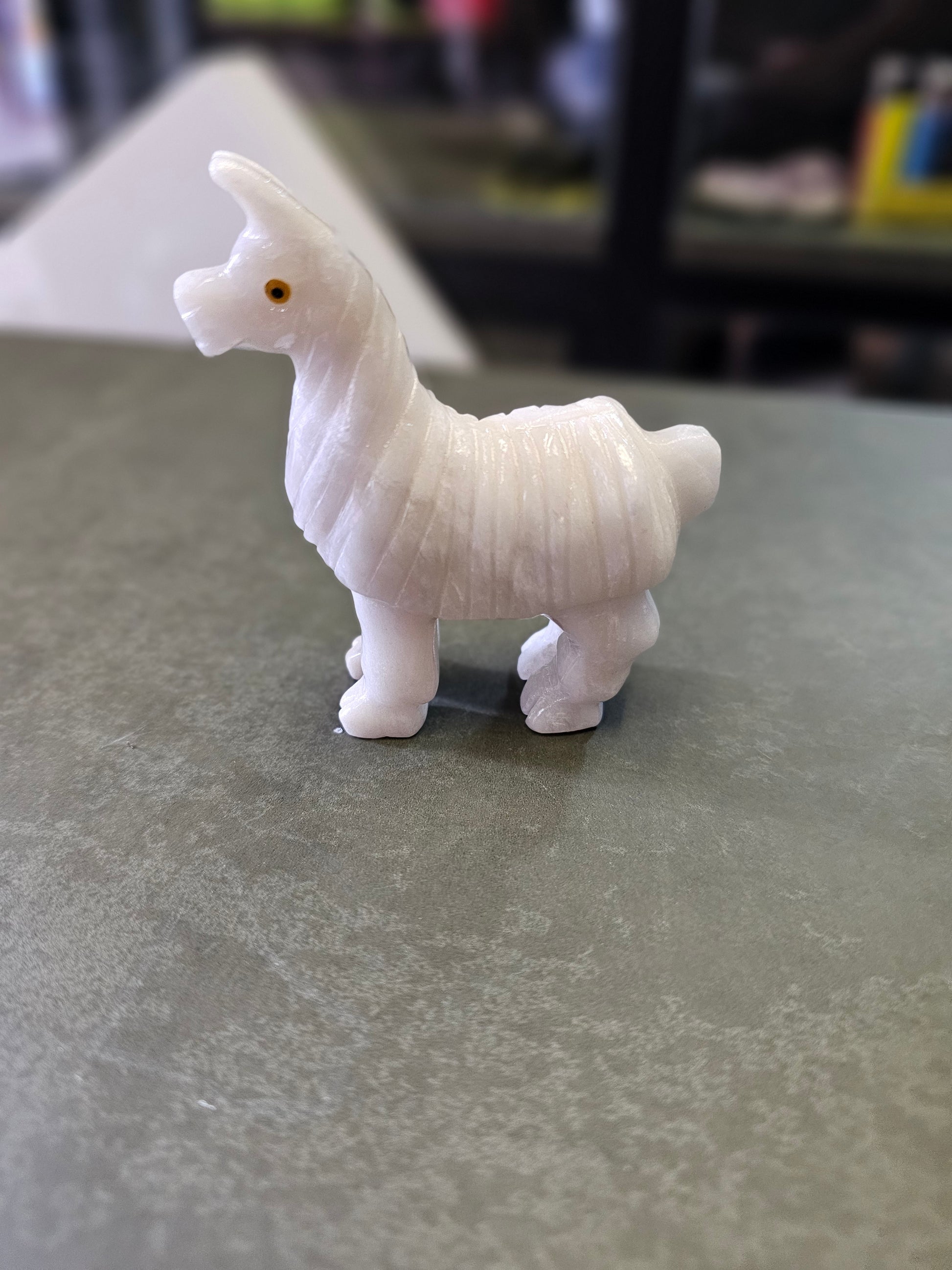 ADORNO LLAMAS PROTECTORAS - TALLADA EN PIEDRA NATURAL - PERFECTO PARA RESALTAR LA CULTURA DE LOS ANDES - 3.3CM