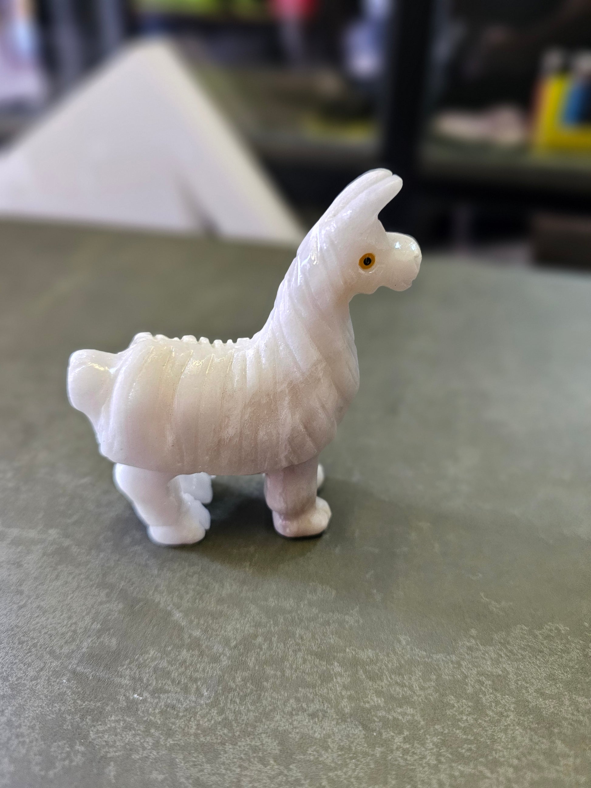 ADORNO LLAMAS PROTECTORAS - TALLADA EN PIEDRA NATURAL - PERFECTO PARA RESALTAR LA CULTURA DE LOS ANDES - 3.3CM
