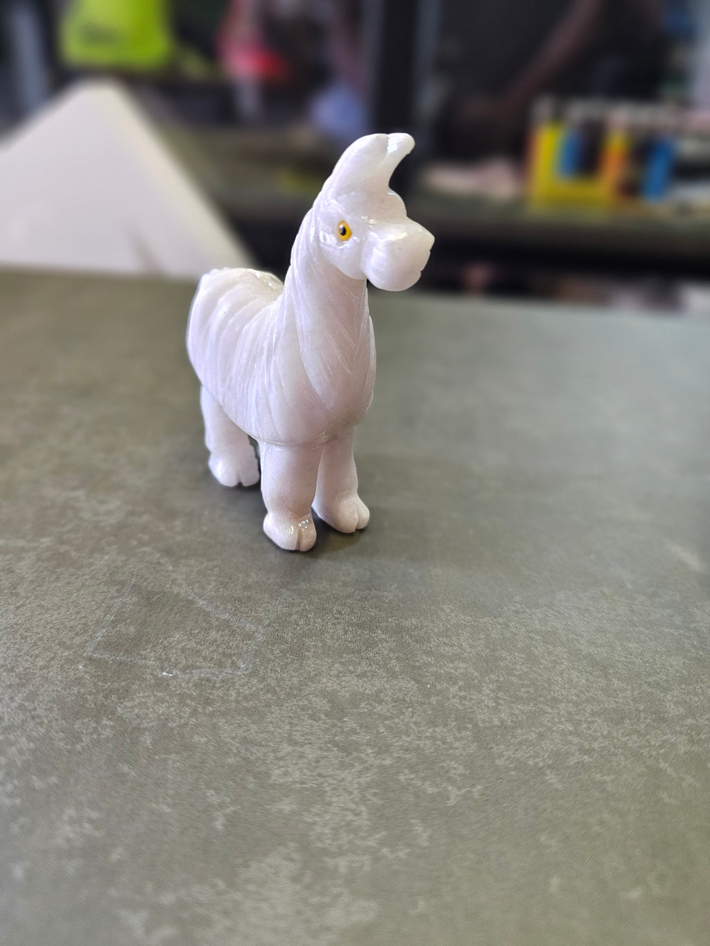 ADORNO LLAMA ETERNA  – TALLADA EN PIEDRA NATURAL -  REPRESENTA FUERZA, RESISTENCIA Y ESPÍRITU INQUEBRANTABLE - 8.CM