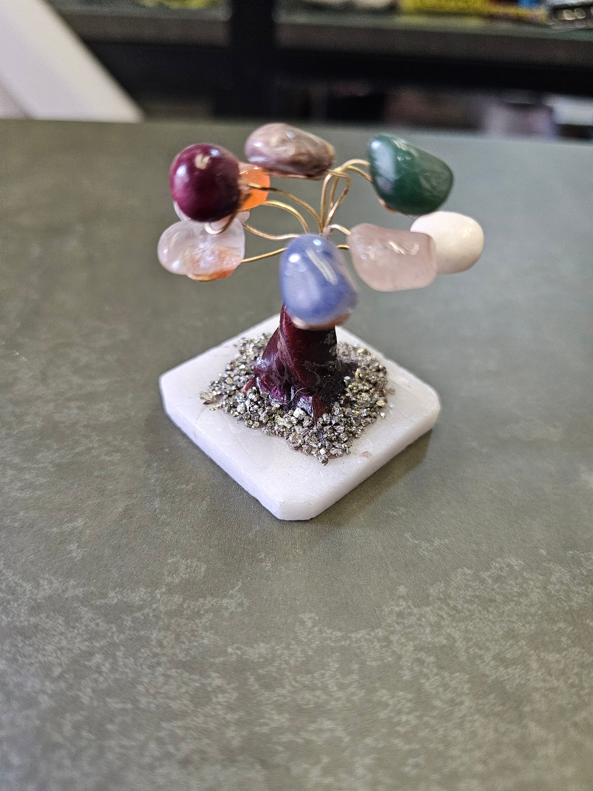 ADORNO ÁRBOL DE LA VIDA DESTINO DORADO – LA PIRITA ATRAE PROSPERIDAD Y GUÍA EL CAMINO HACIA LA ABUNDANCIA - 5.5.CM