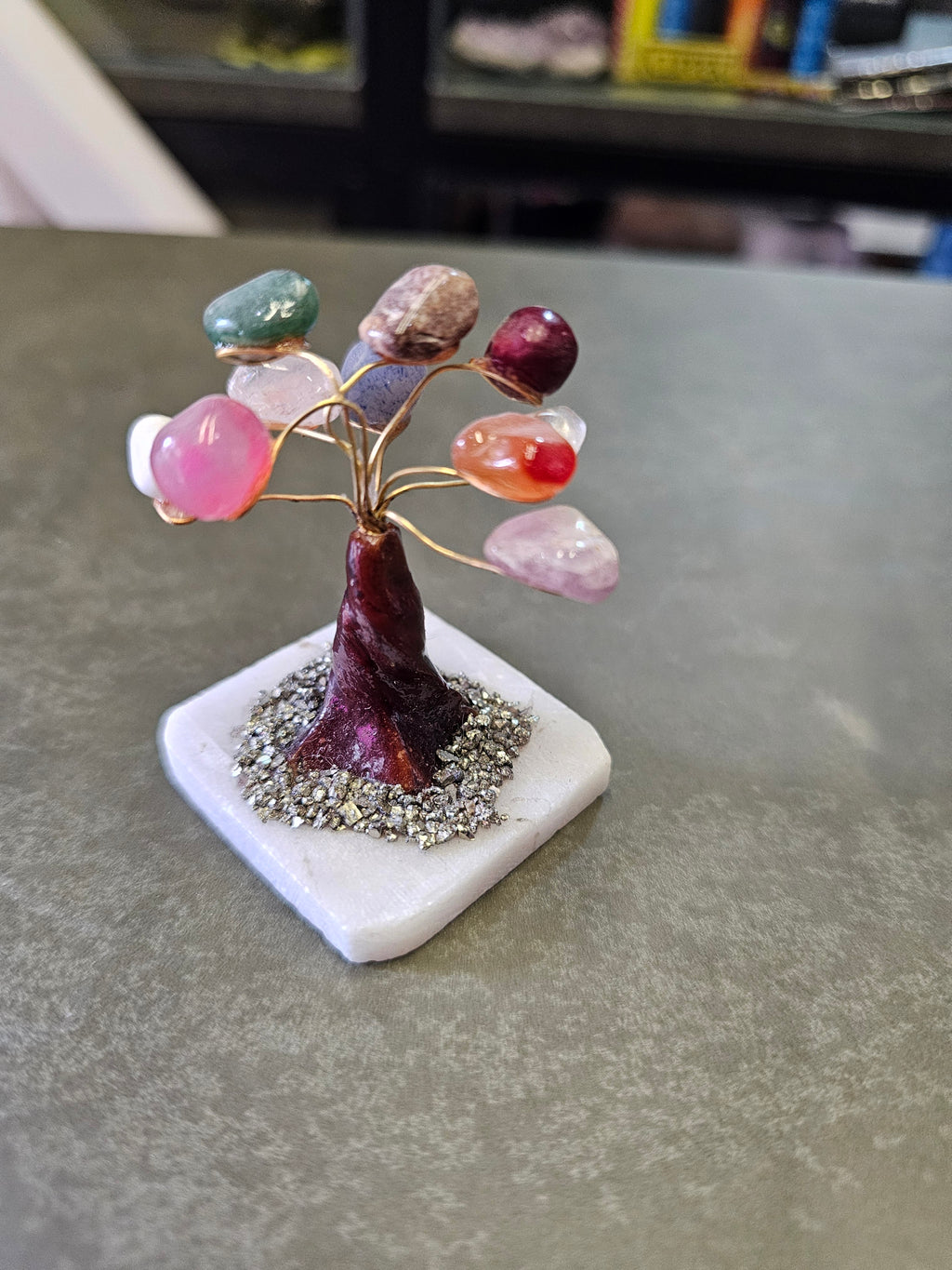 ADORNO ÁRBOL DE LA VIDA DESTINO DORADO – LA PIRITA ATRAE PROSPERIDAD Y GUÍA EL CAMINO HACIA LA ABUNDANCIA - 5.5.CM
