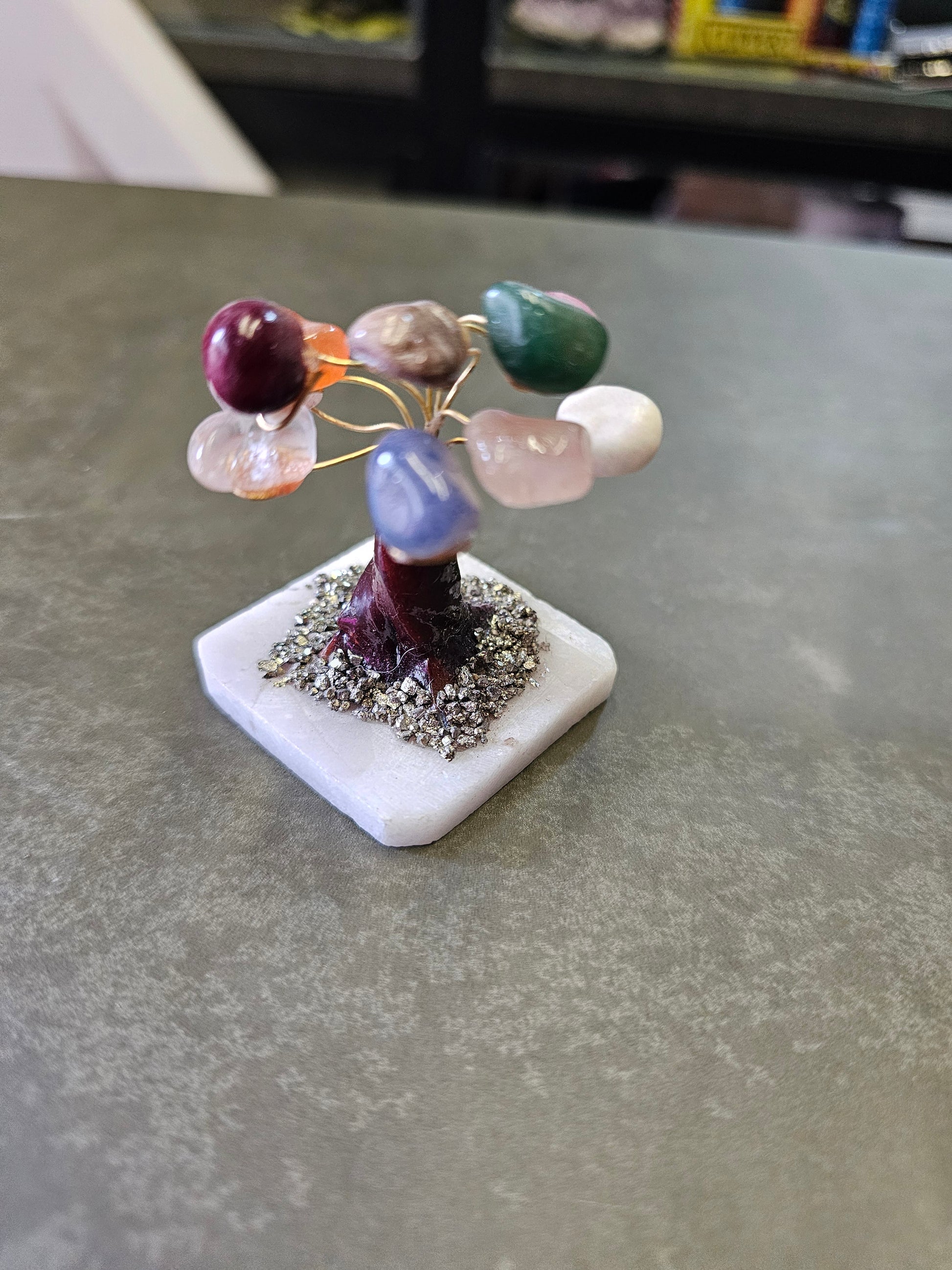 ADORNO ÁRBOL DE LA VIDA DESTINO DORADO – LA PIRITA ATRAE PROSPERIDAD Y GUÍA EL CAMINO HACIA LA ABUNDANCIA - 5.5.CM