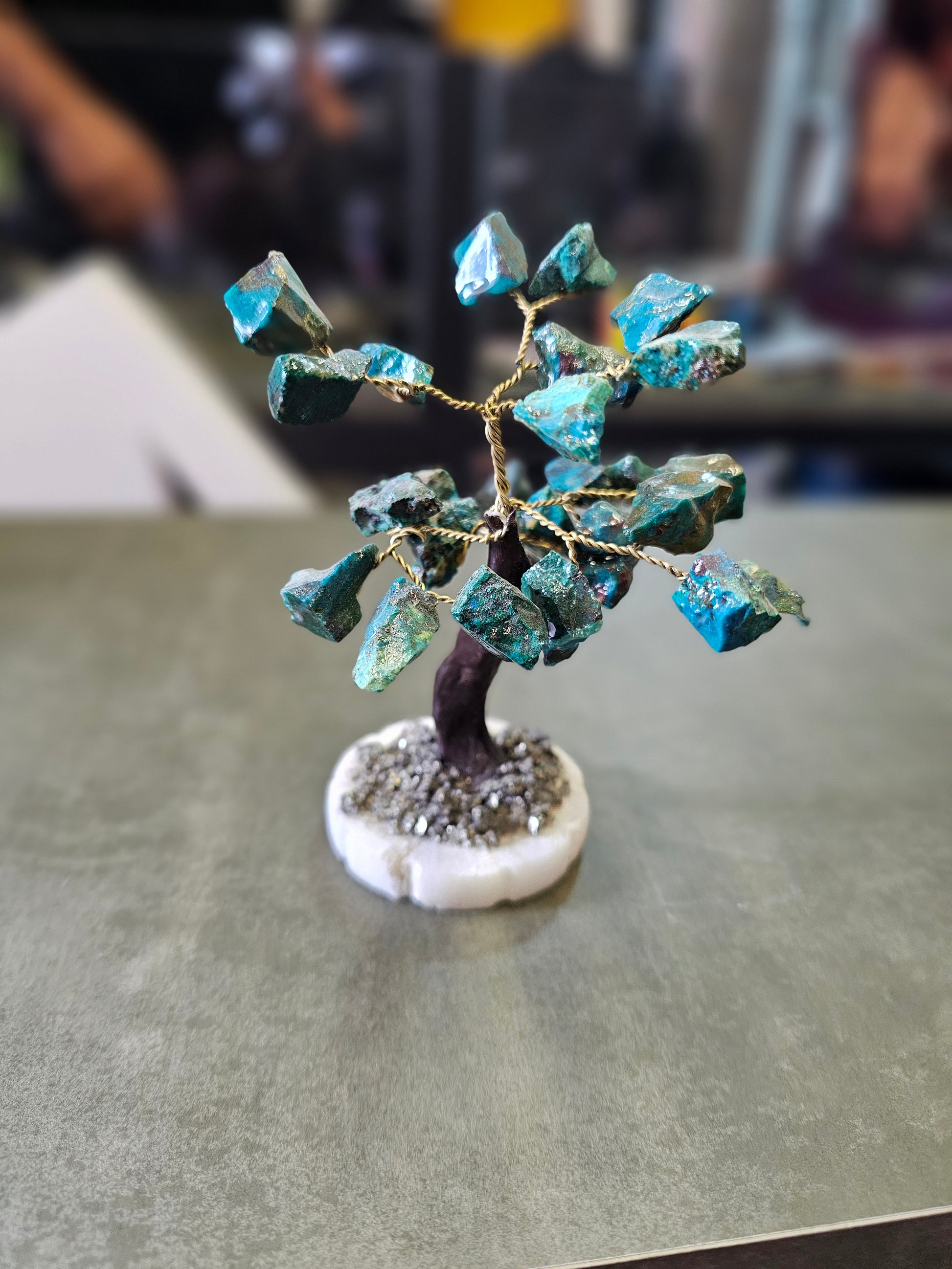 ADORNO ÁRBOL DE LA VIDA ALQUIMIA DIVINA - LA PIRITA ES SÍMBOLO DE TRANSFORMACIÓN Y LAS PIEDRAS, DEL EQUILIBRIO - 14.CM