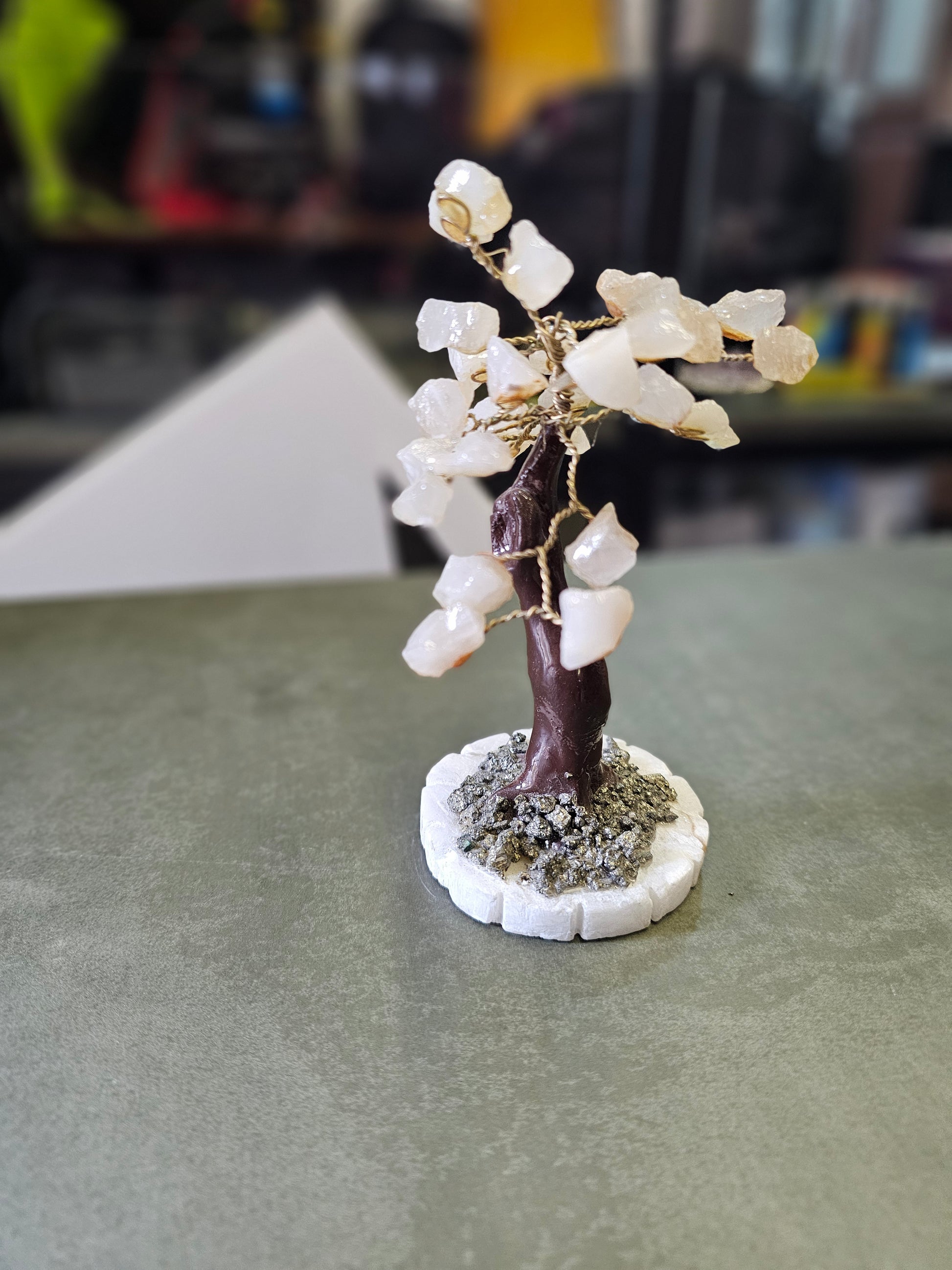ADORNO ÁRBOL DE LA VIDA ALQUIMIA DIVINA - LA PIRITA ES SÍMBOLO DE TRANSFORMACIÓN Y LAS PIEDRAS, DEL EQUILIBRIO - 14.CM