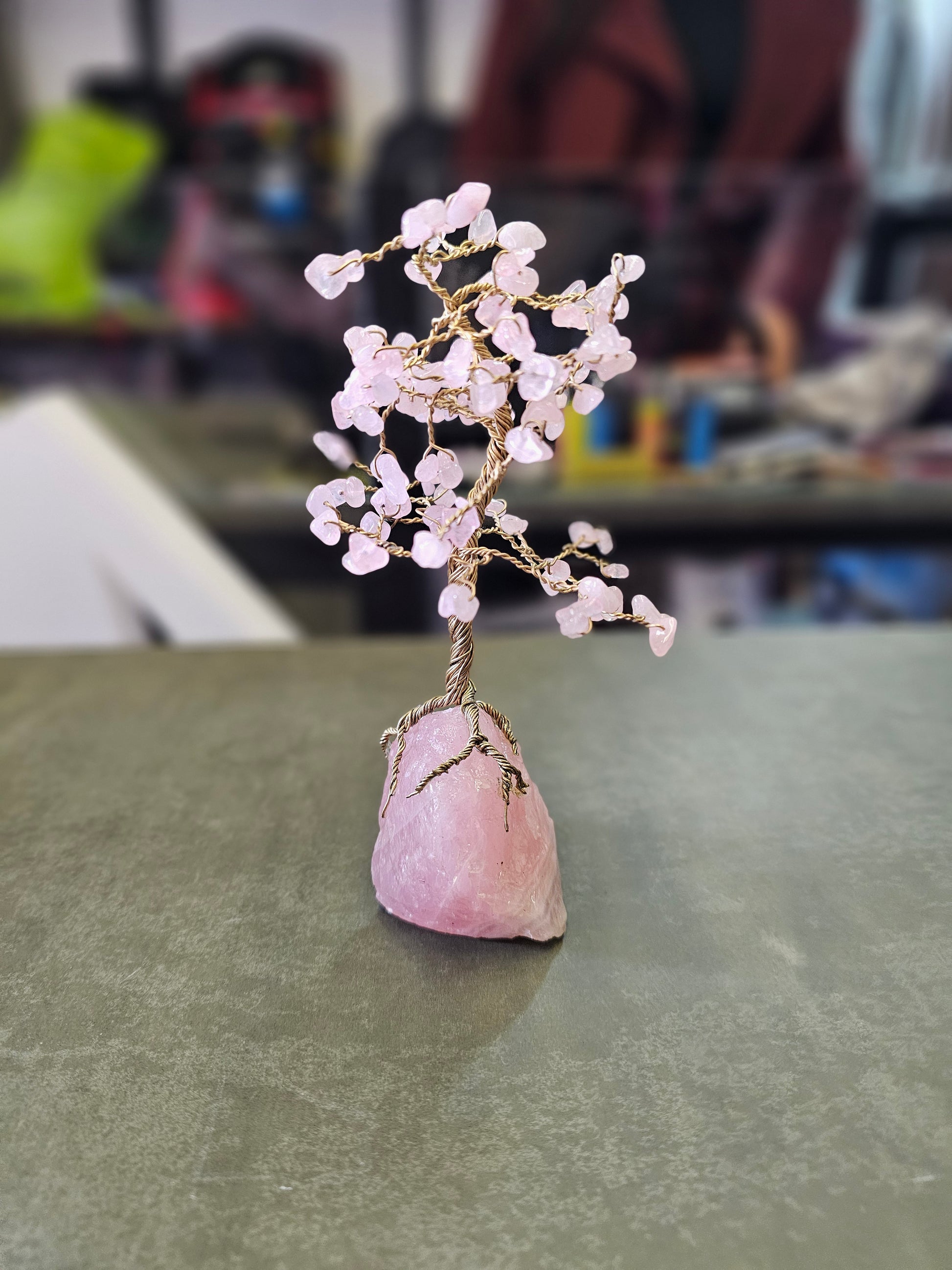 ADORNO ÁRBOL DE LA VIDA MÍSTICO DE CUARZO – DESTACA SU  ESCENCIA ESPIRITUAL Y PROTECTORA - 16.CM
