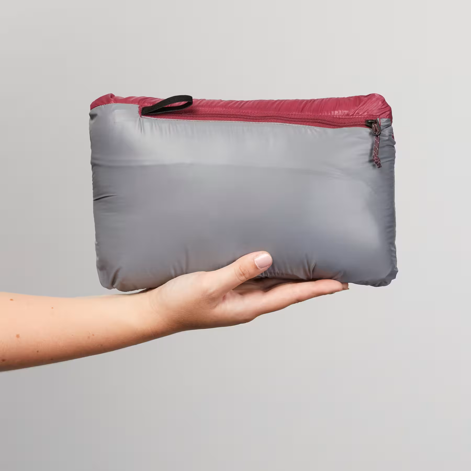 CASACA ACOLCHONADA PARA TREKING - CON CAPUCHA - FEMENINO - MT100 FORCLAZ
