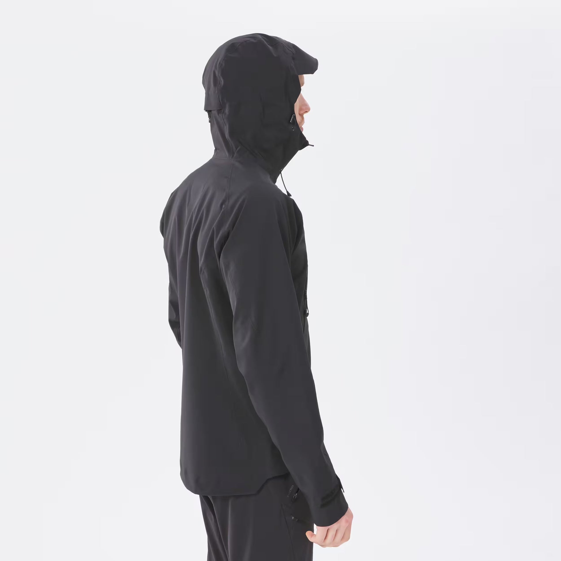CASACA HOMBRE QUECHUA CON COSTURAS TERMO/SELLADAS MH500
