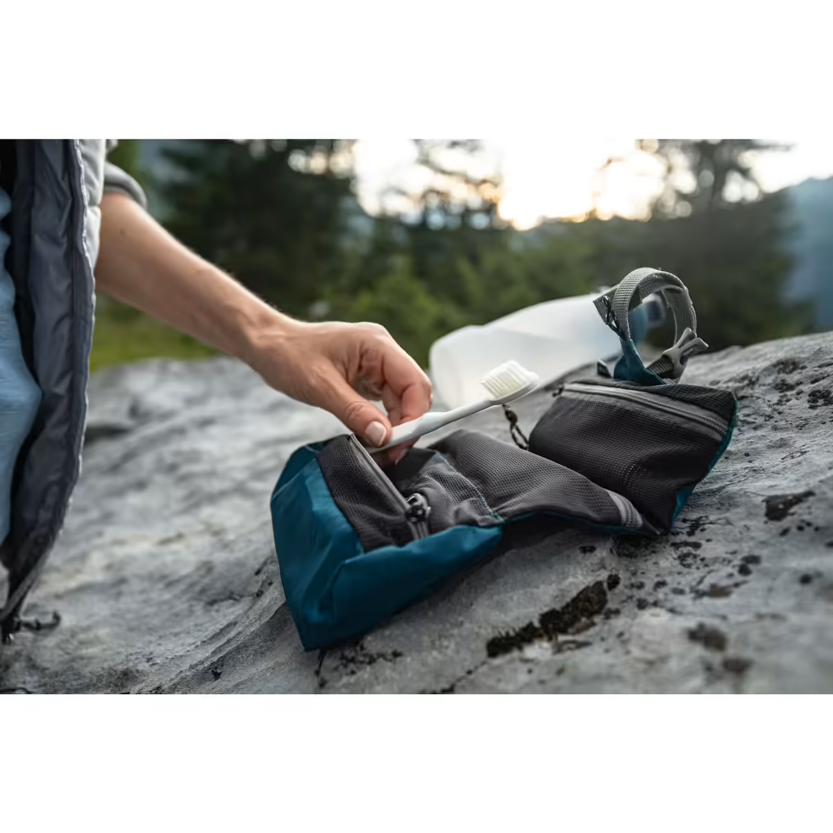 NECESER PEGABLE DE VIAJE - ULTRALIGERA  FORCLAZ